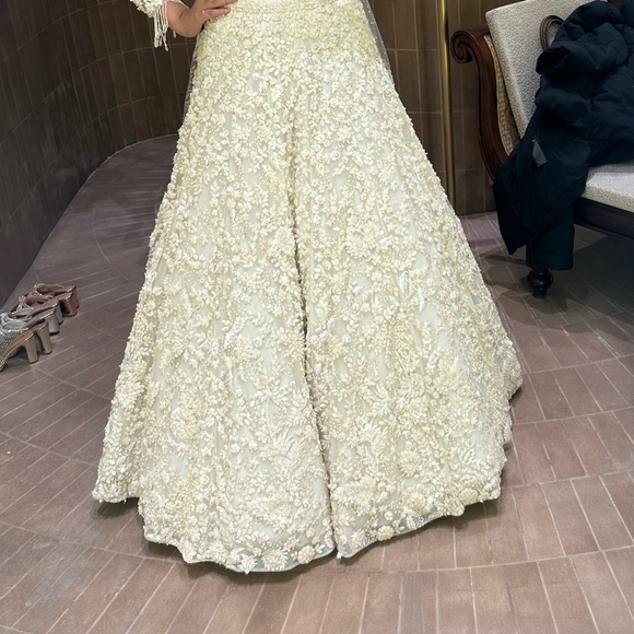 Seema Gujral lehenga - Picture 2 of 6